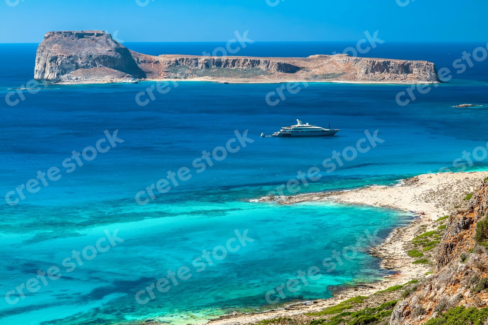 balos-beach-gramvousa-island-in-chania