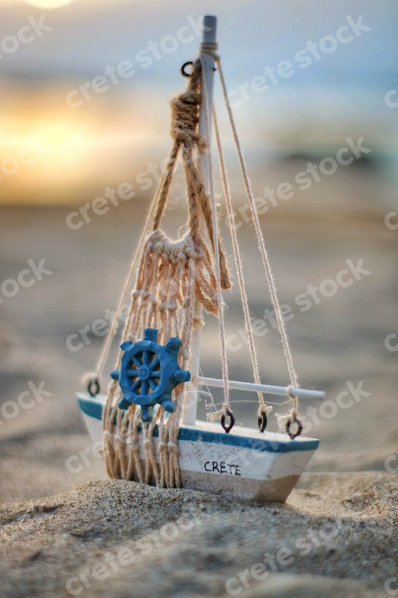 crete-tiny-boat-in-the-sand