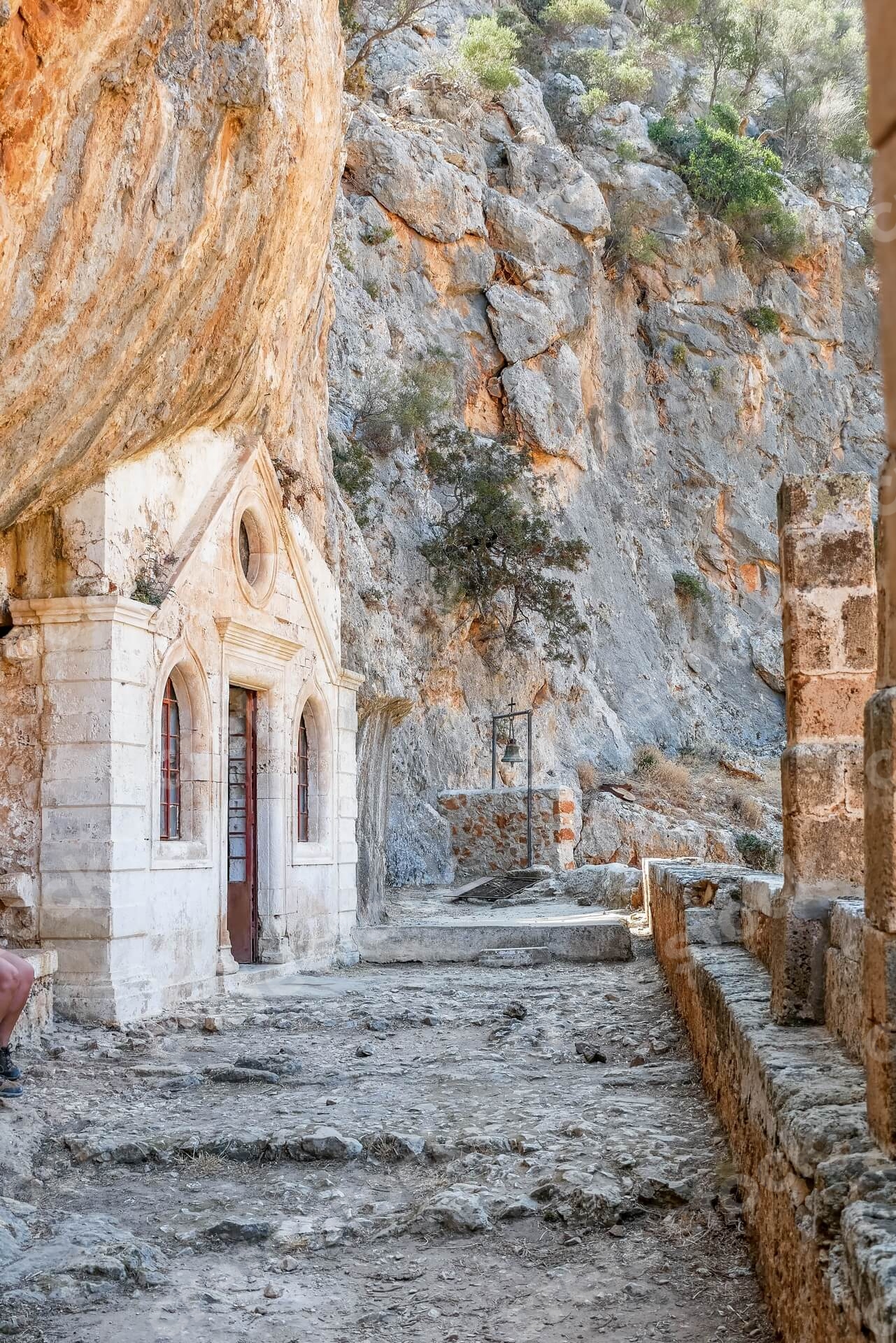 katholiko-monastery-in-chania