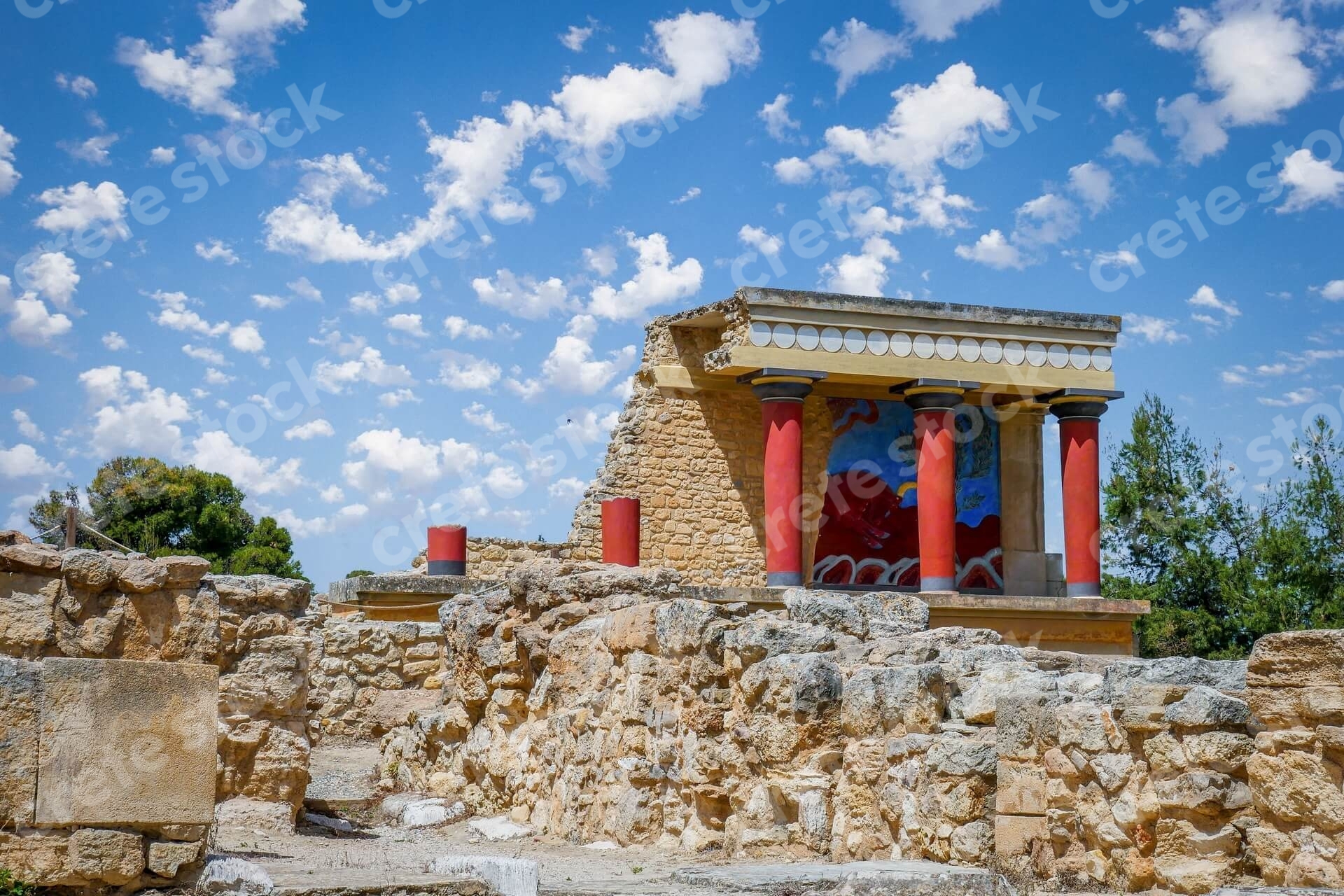 knossos-palace-archaeological-site-in-heraklion