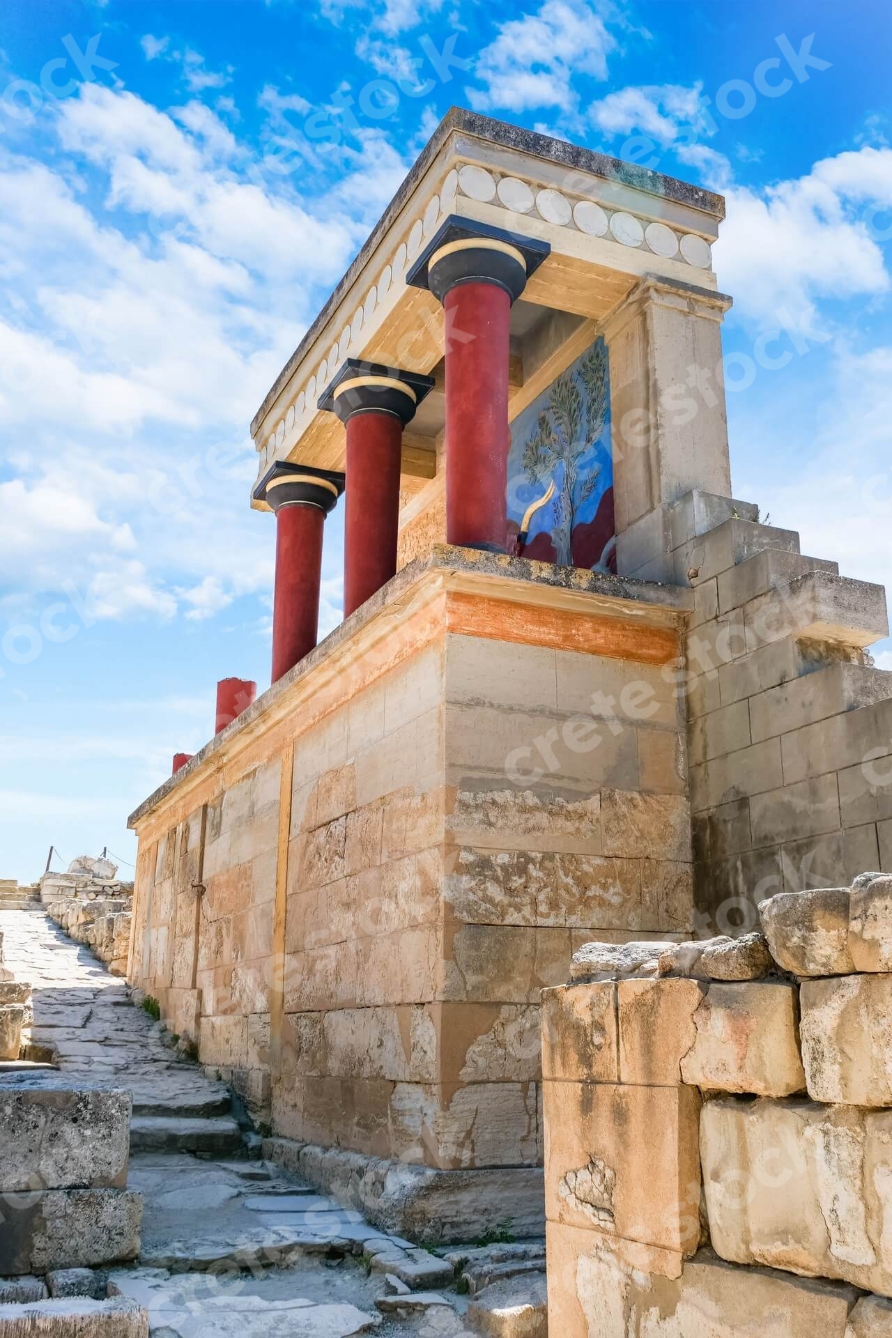 knossos-palace-archaeological-site-in-heraklion