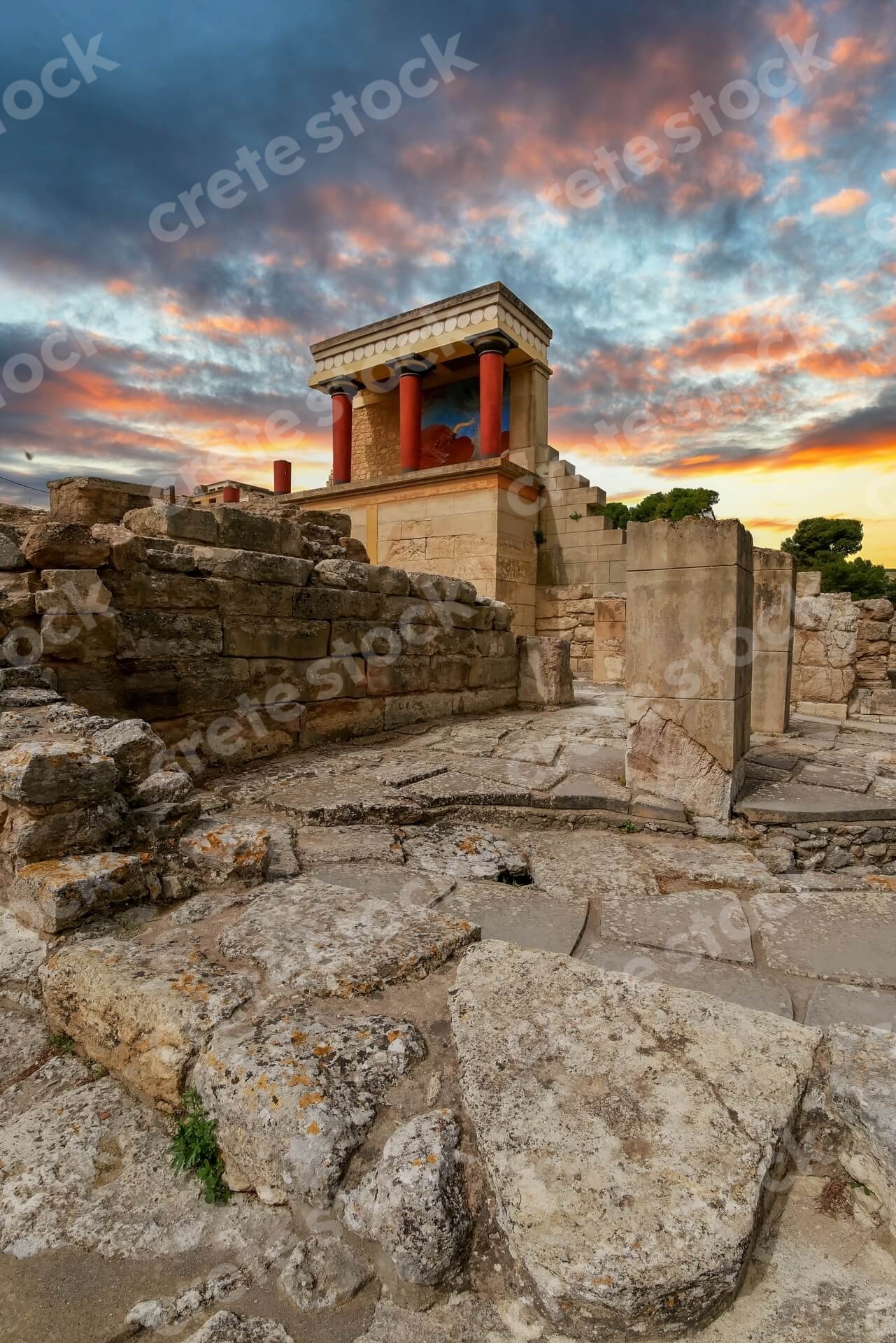 knossos-palace-archaeological-site-in-heraklion