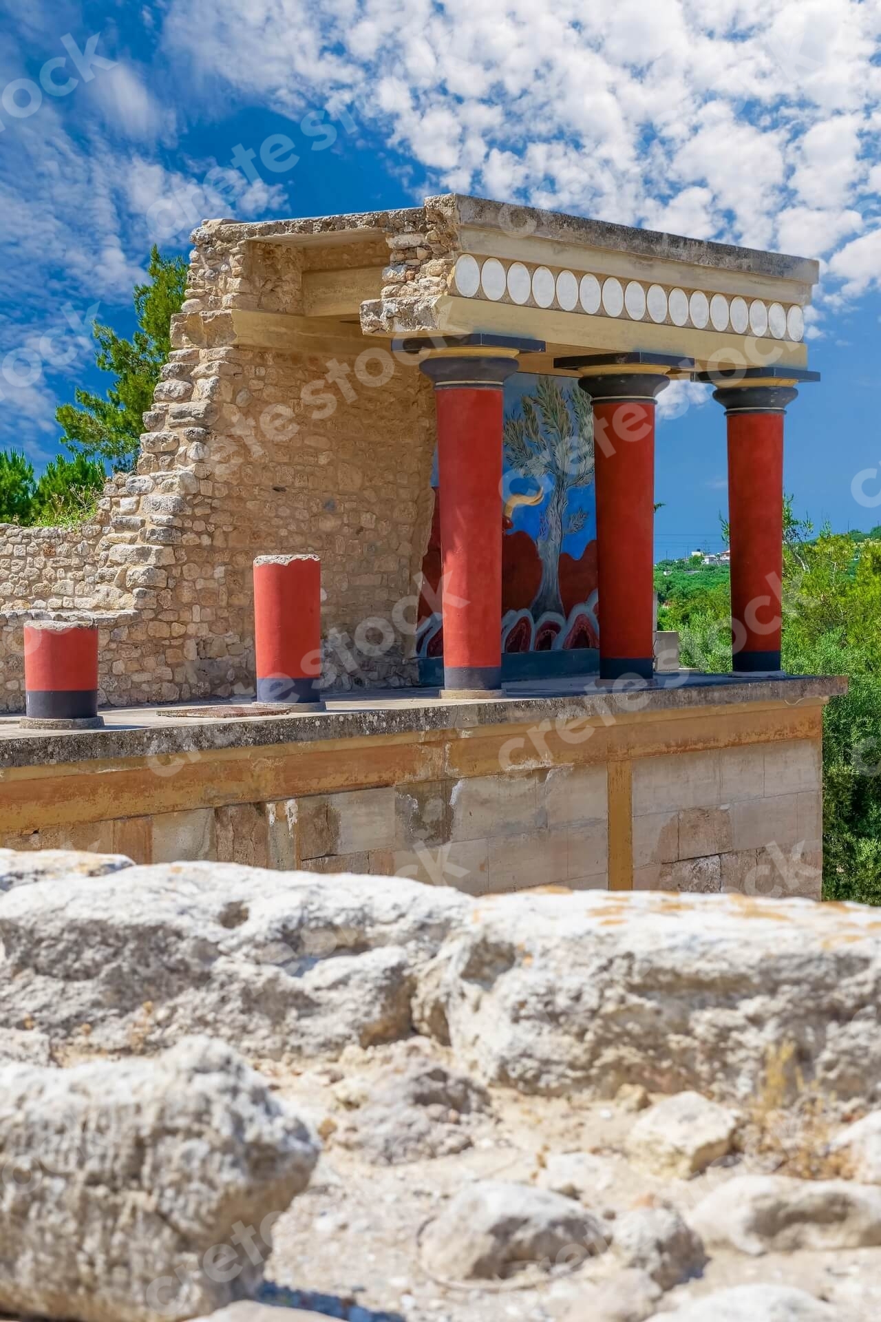 knossos-palace-archaeological-site-in-heraklion