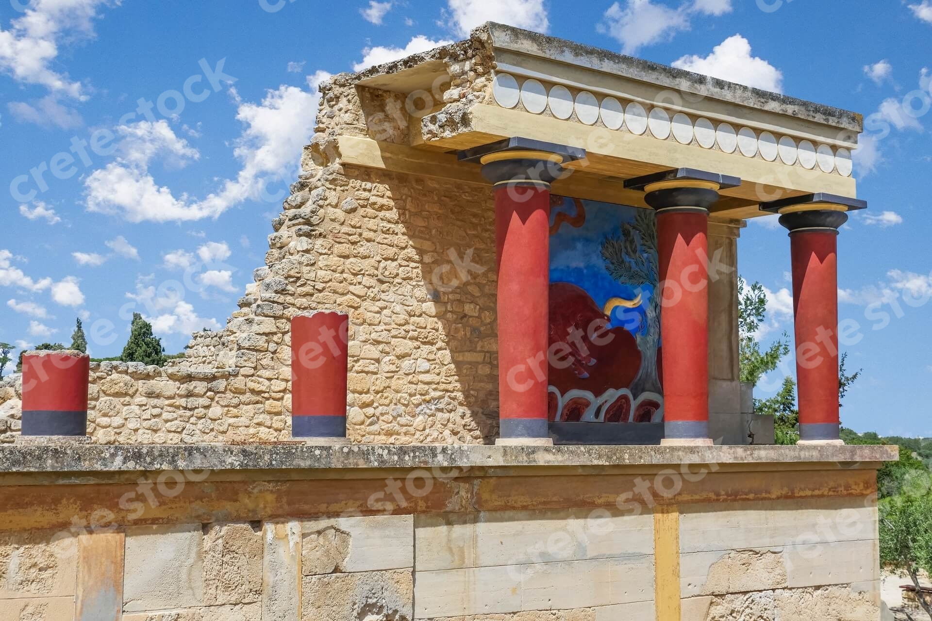 knossos-palace-archaeological-site-in-heraklion