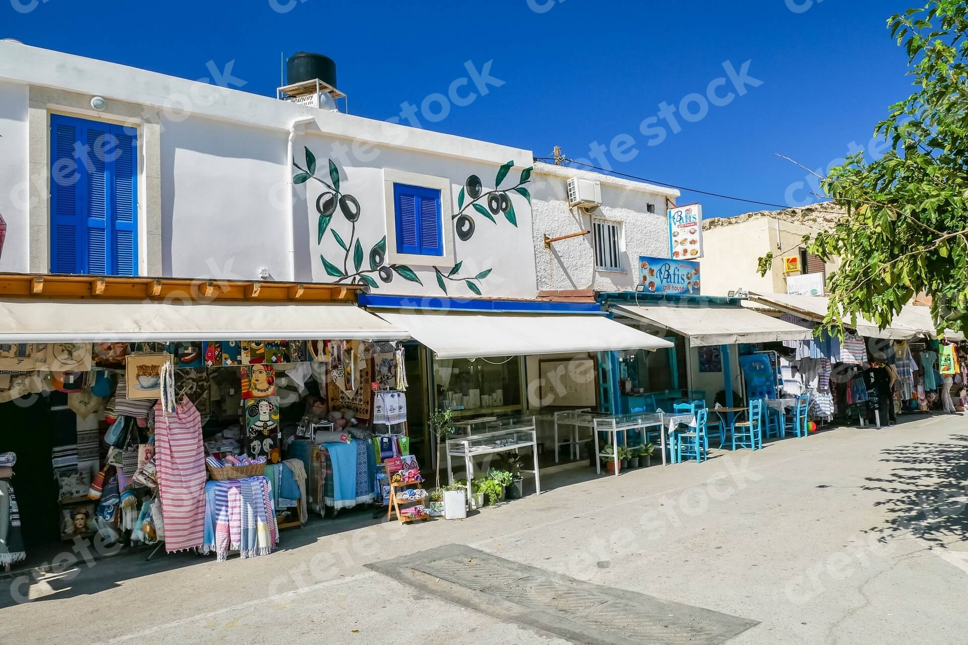 streets-in-matala-village-heraklion