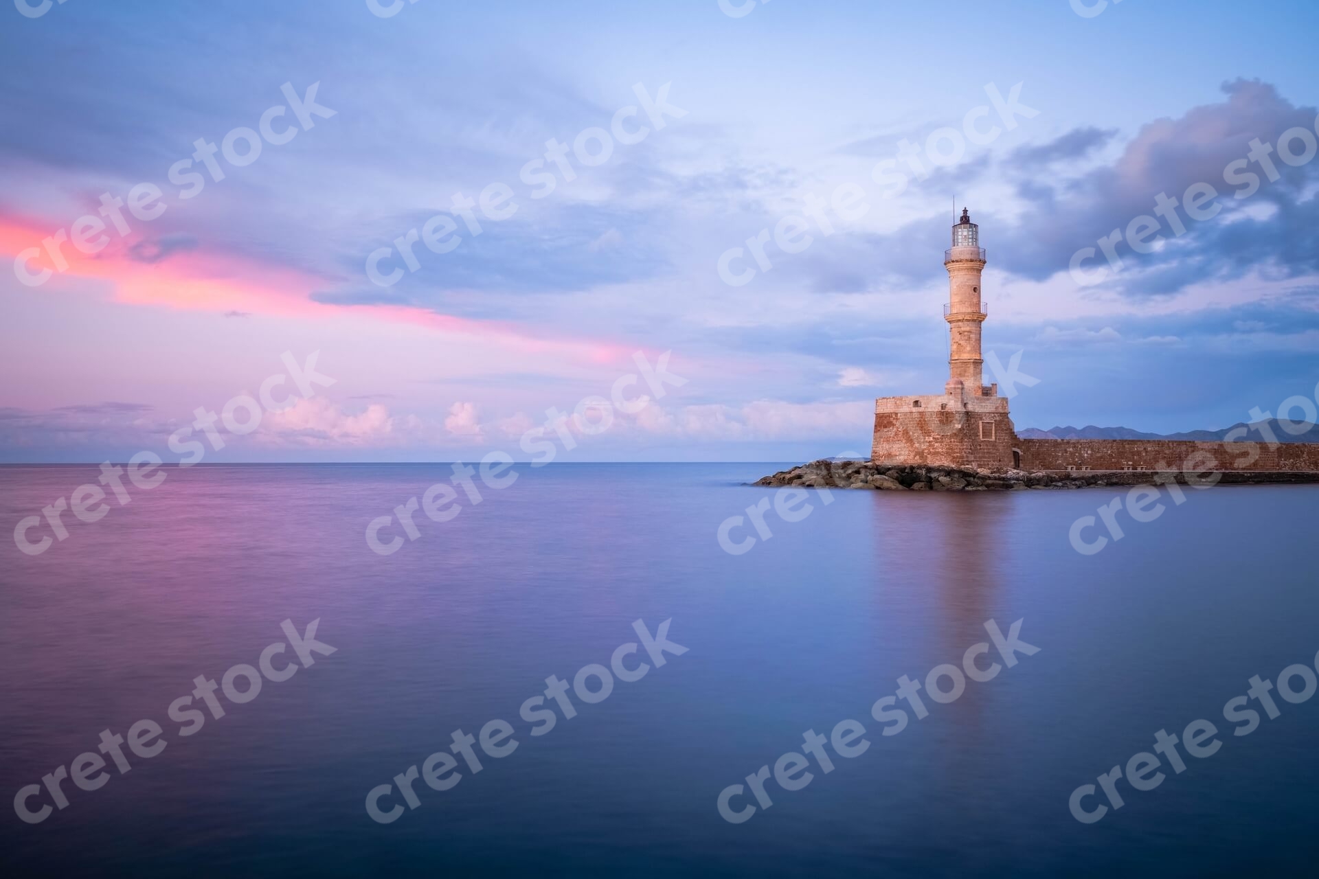 venetian-old-port-in-chania-after-sunset