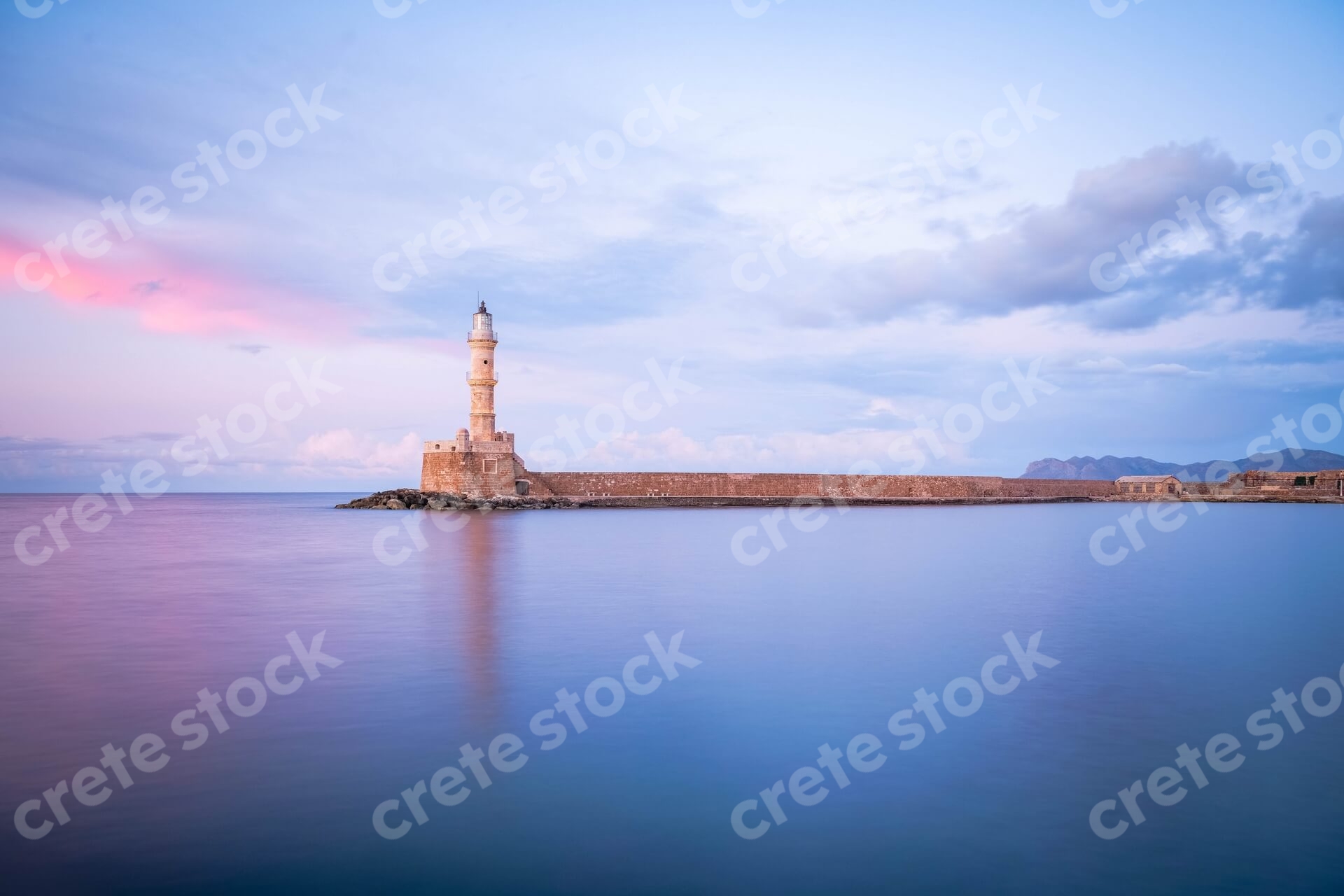 venetian-old-port-in-chania-after-sunset