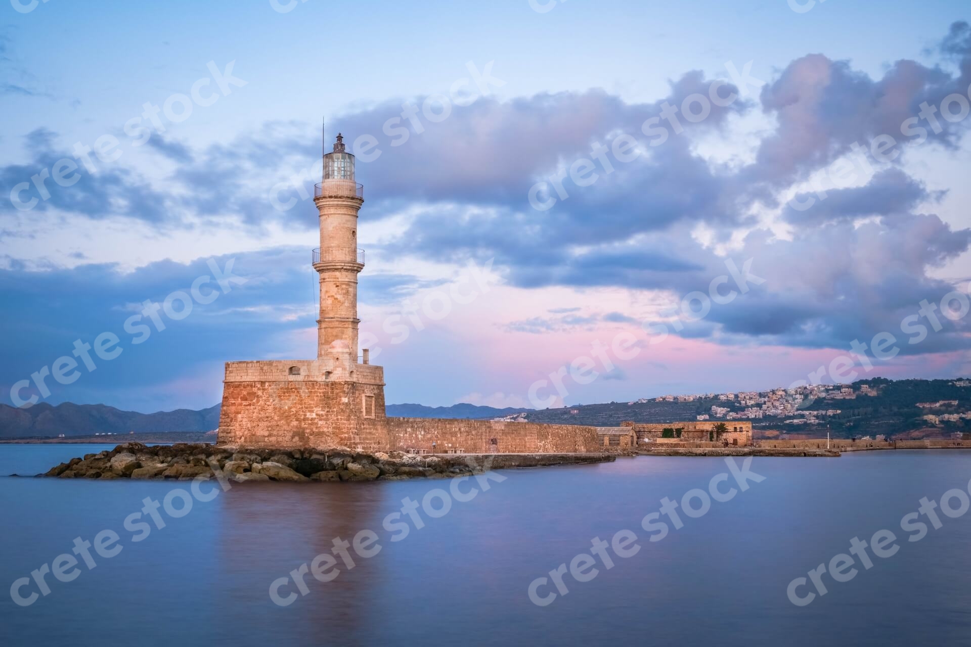 venetian-old-port-in-chania-after-sunset