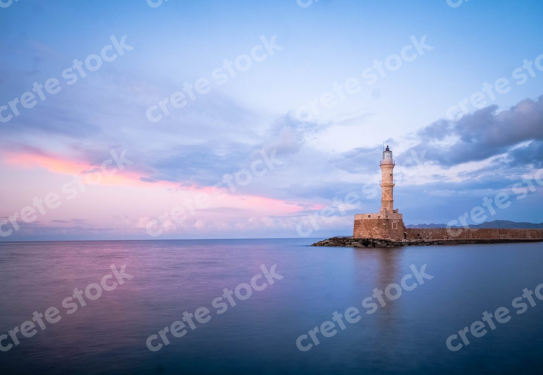 venetian-old-port-in-chania-after-sunset