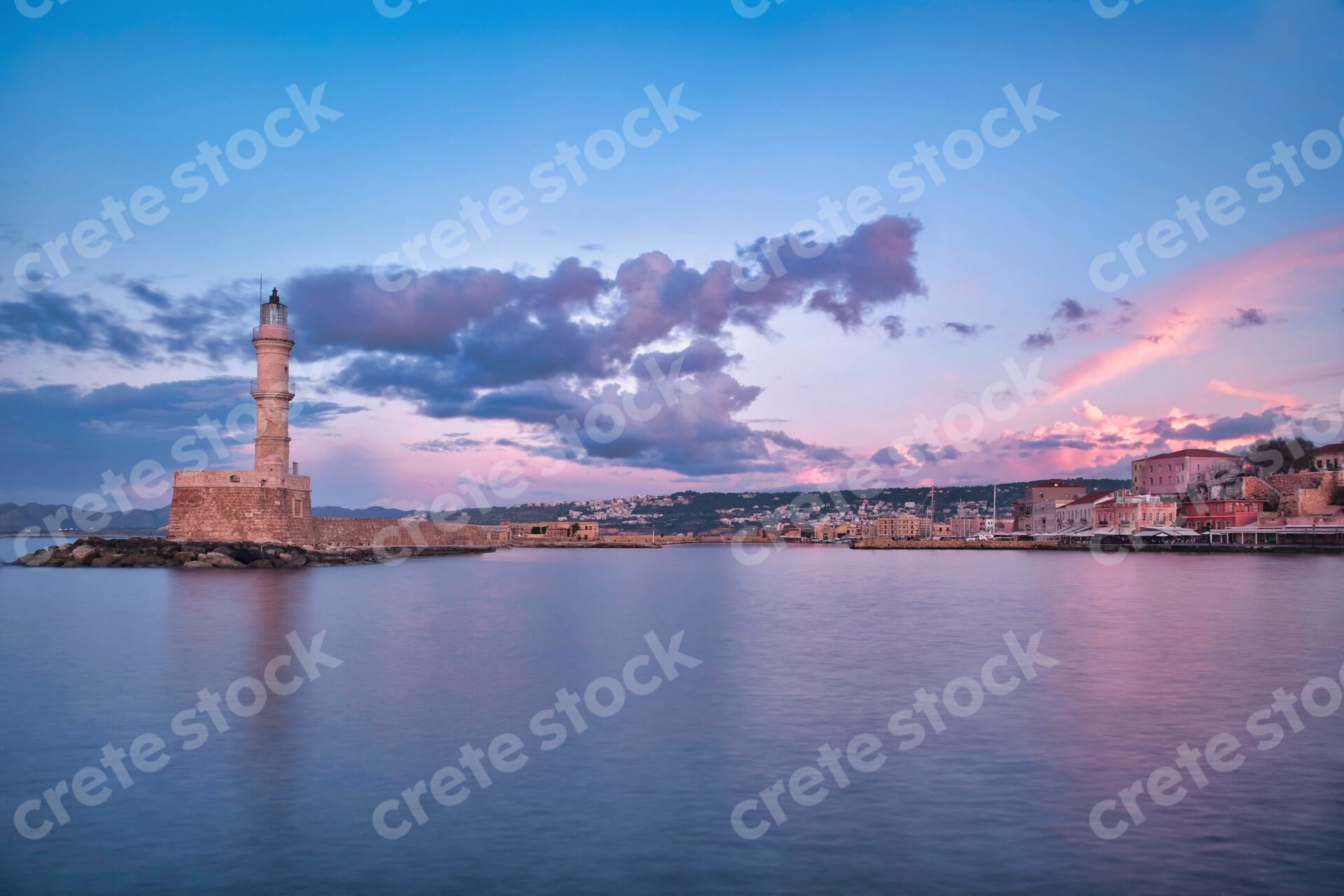 venetian-old-port-in-chania-after-sunset