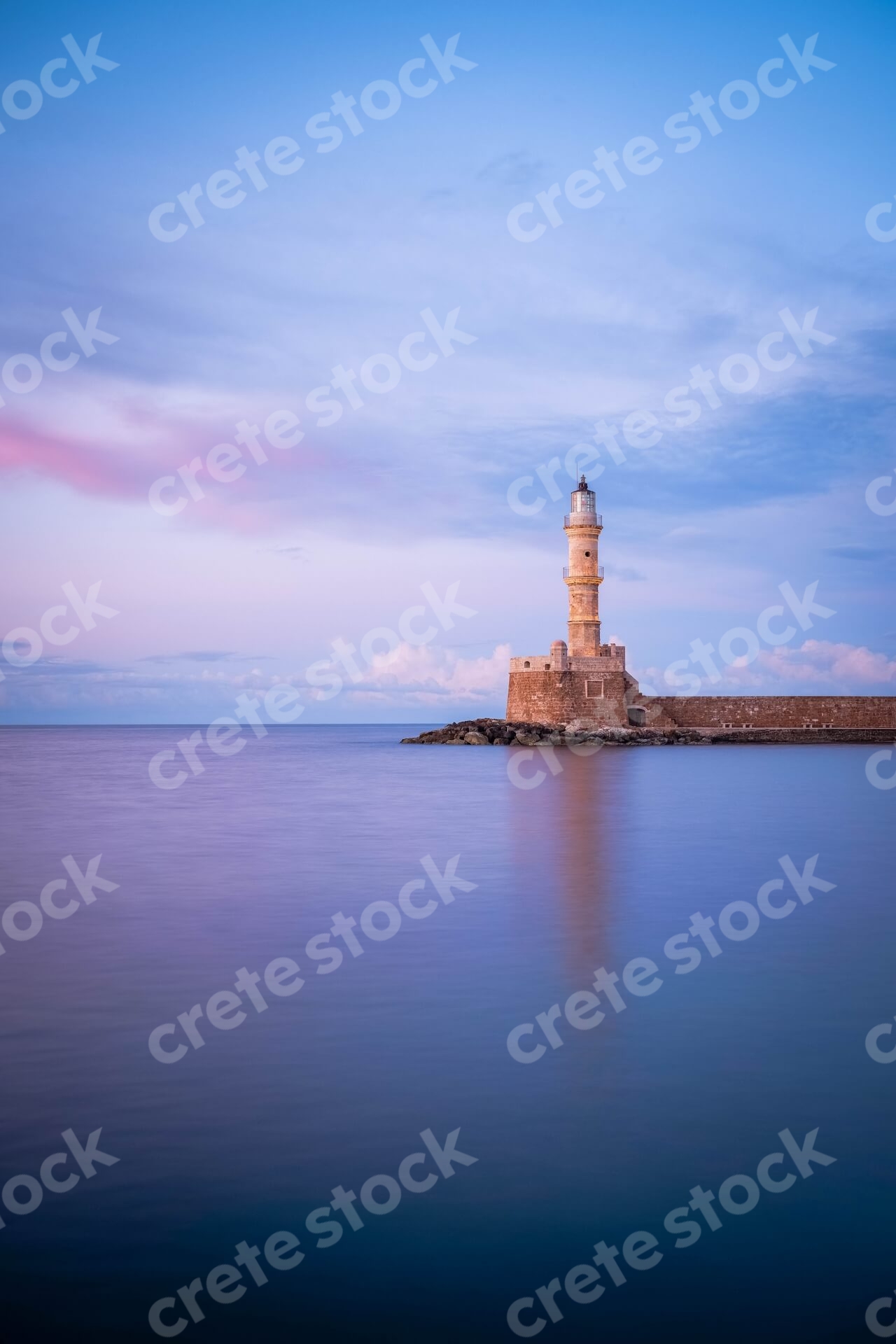 venetian-old-port-in-chania-after-sunset