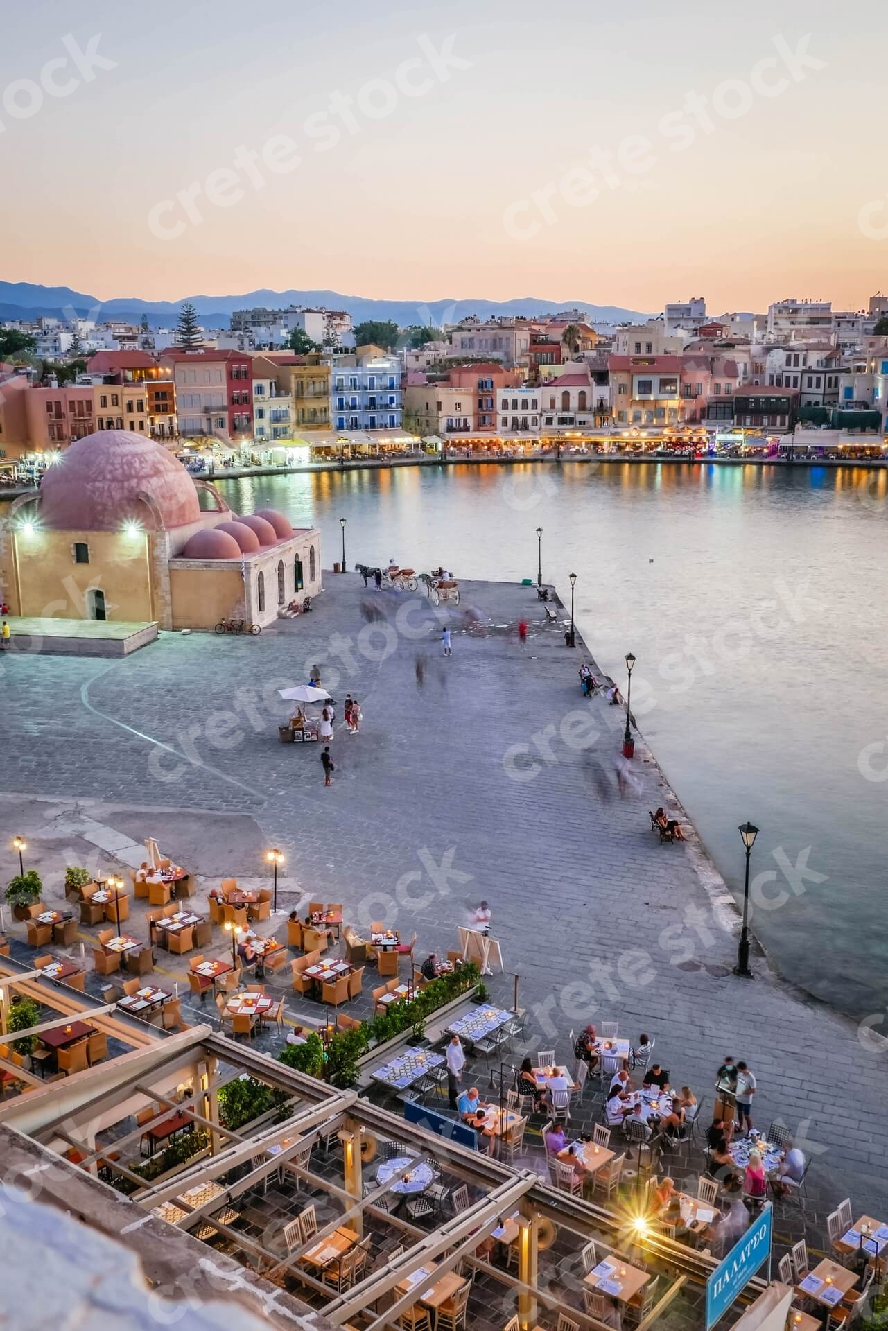 venetian-old-port-in-chania-after-sunset