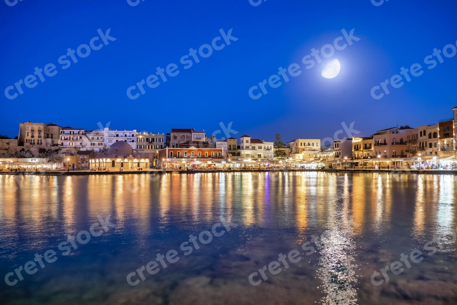 venetian-old-port-in-chania-at-night