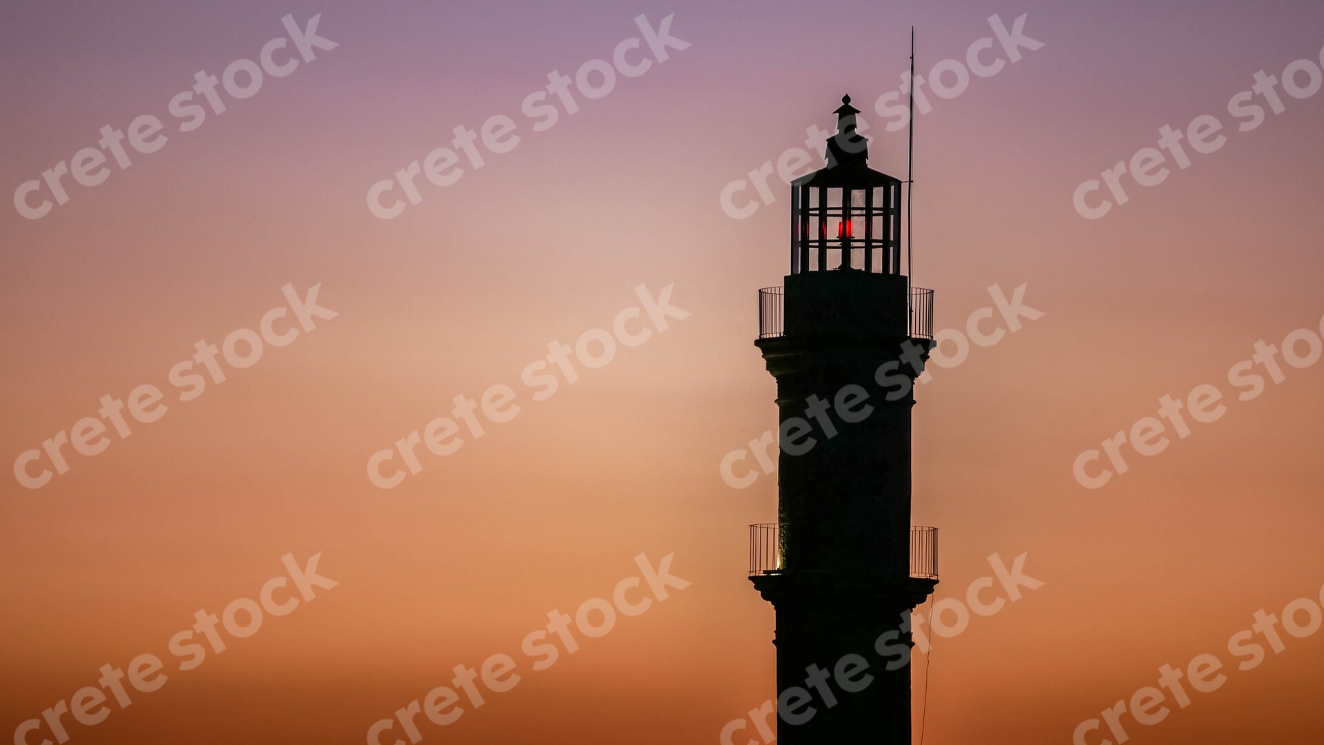 venetian-lighthouse-in-chania-old-port-after-sunset