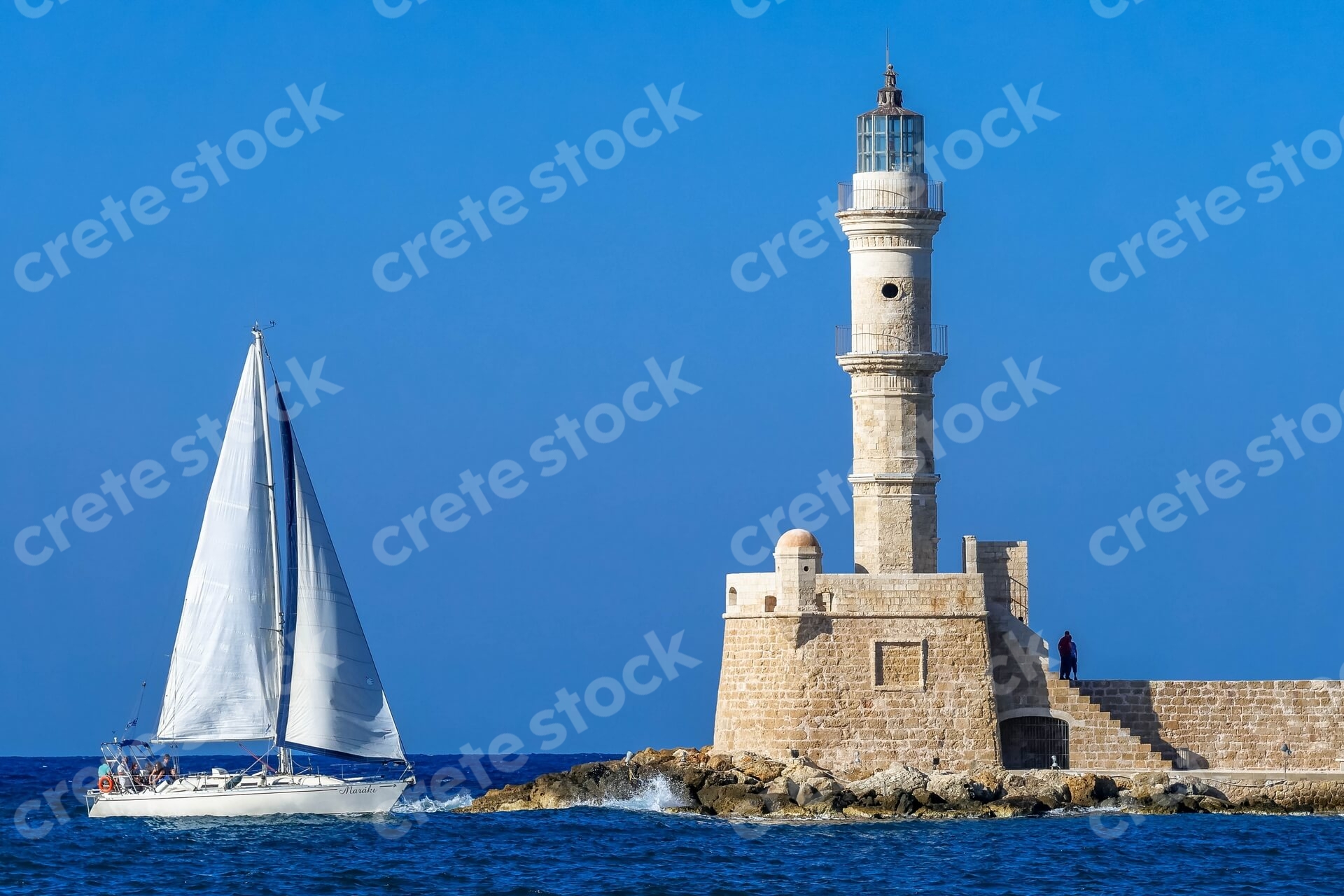 venetian-lighthouse-in-chania-old-port