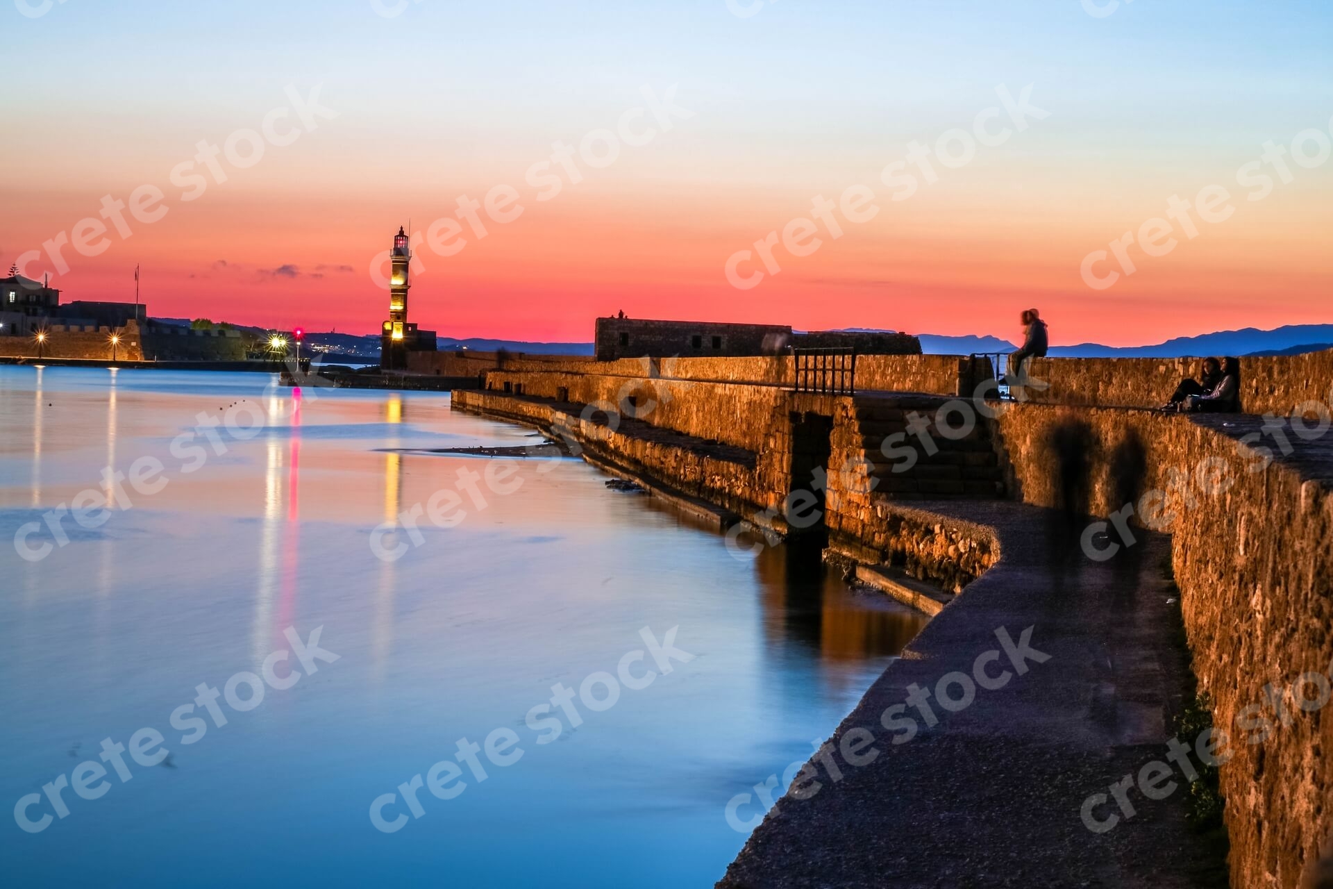 venetian-old-port-in-chania-after-sunset