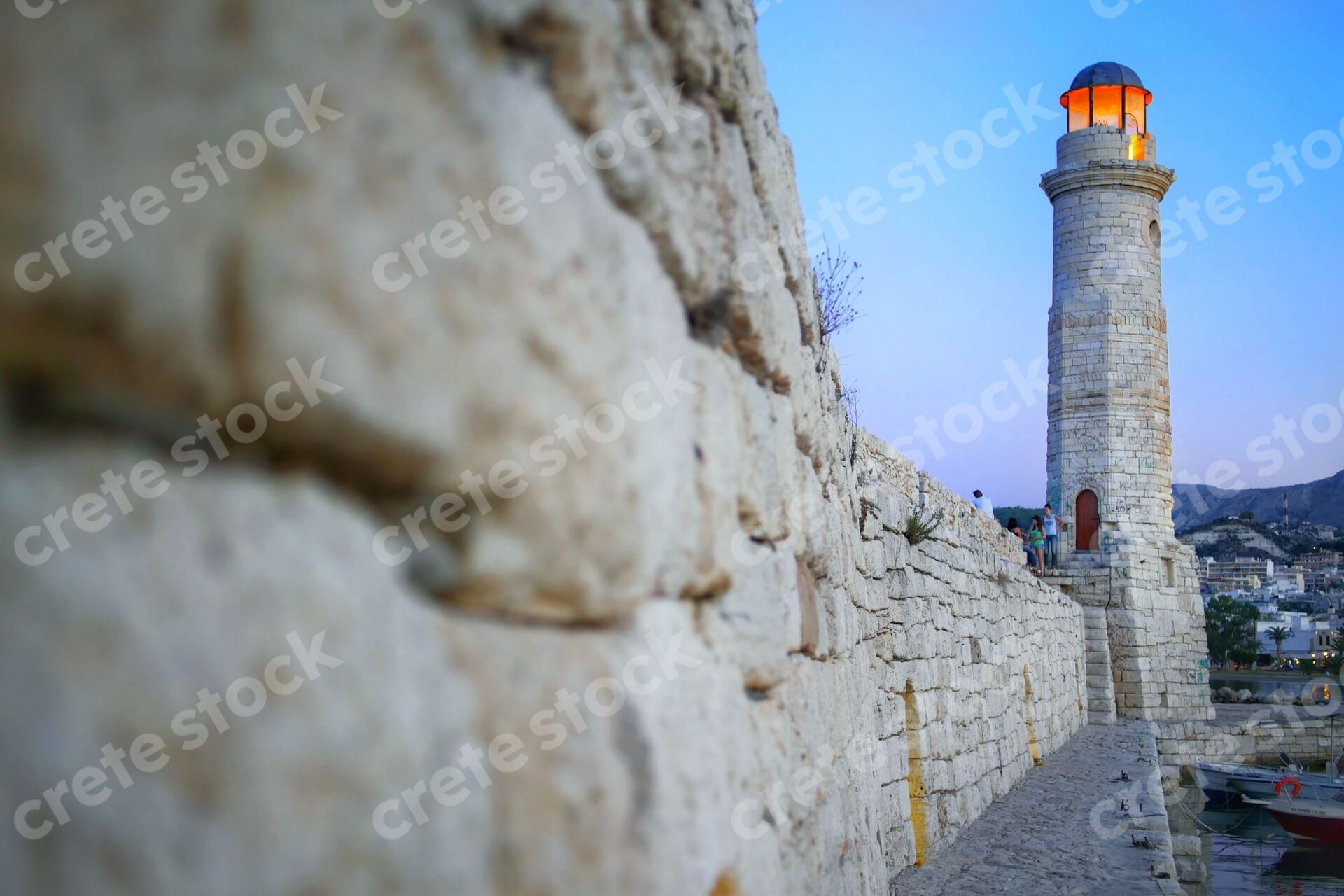 lighthouse-in-venetian-old-port-of-rethymno