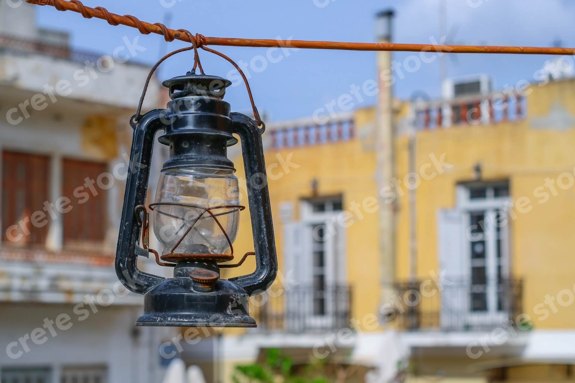 oil-lamp-in-the-venetian-old-town-in-chania