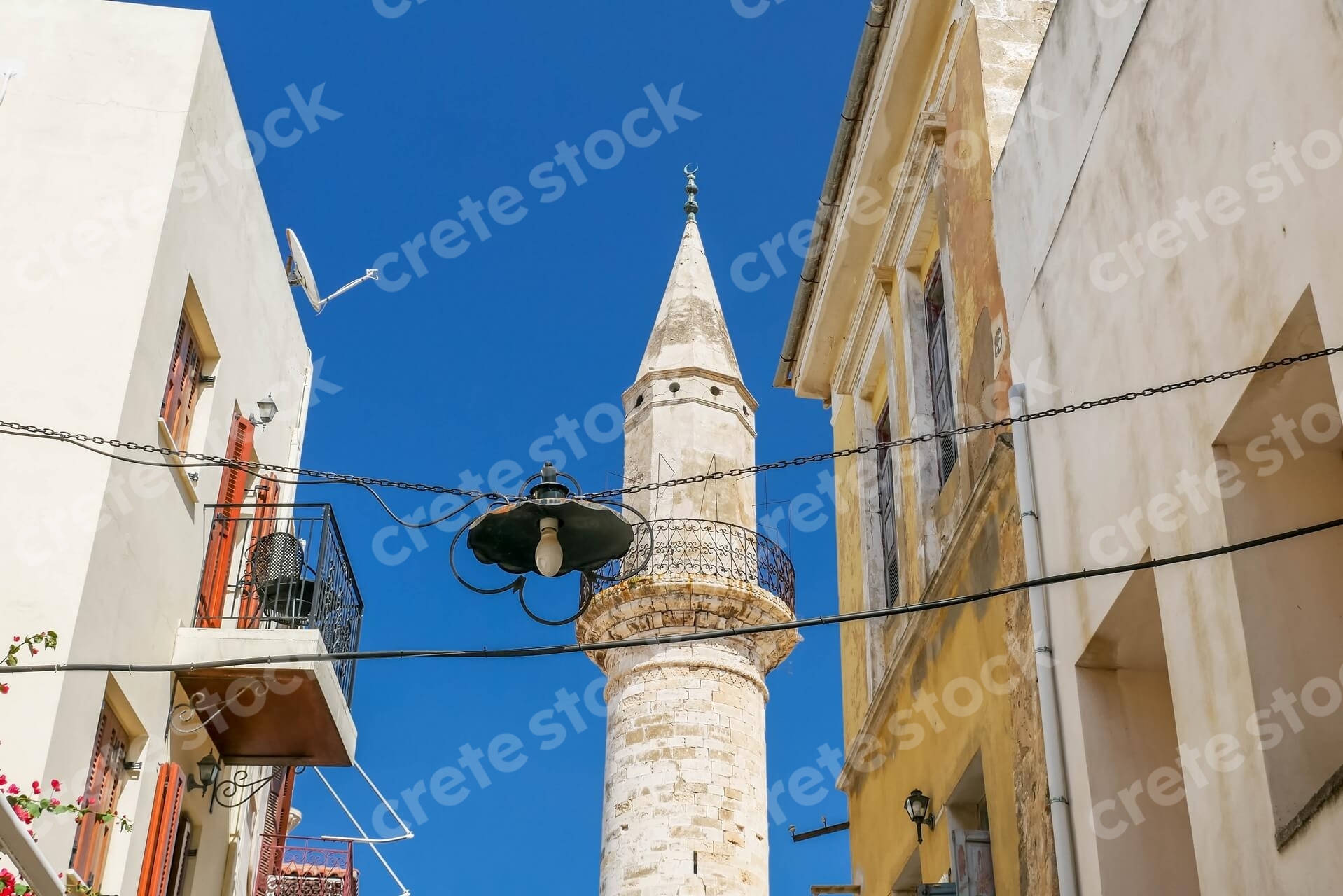 minaret-in-venetian-old-town-chania