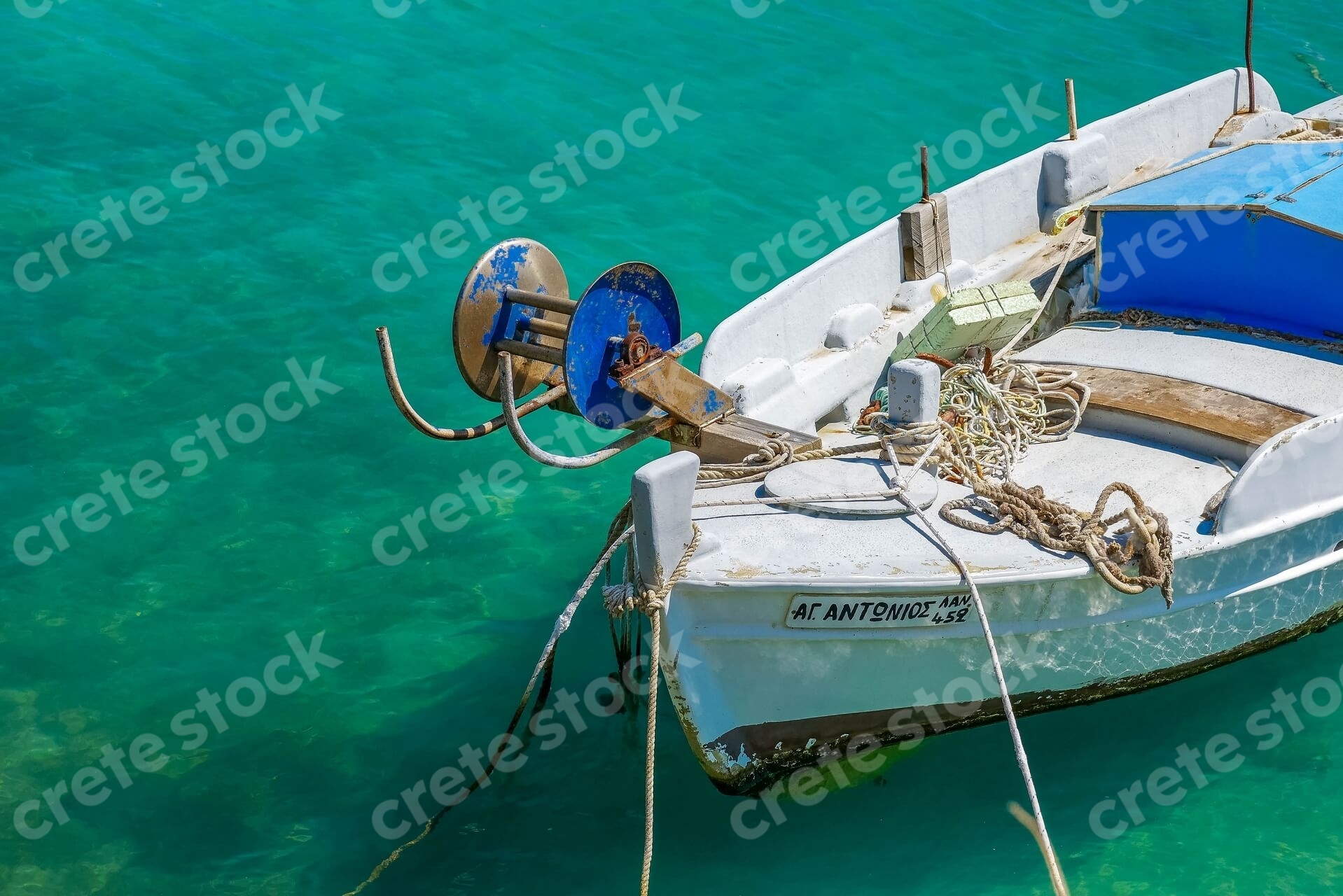 boat-in-plaka-beach-agios-nikolaos-lasithi