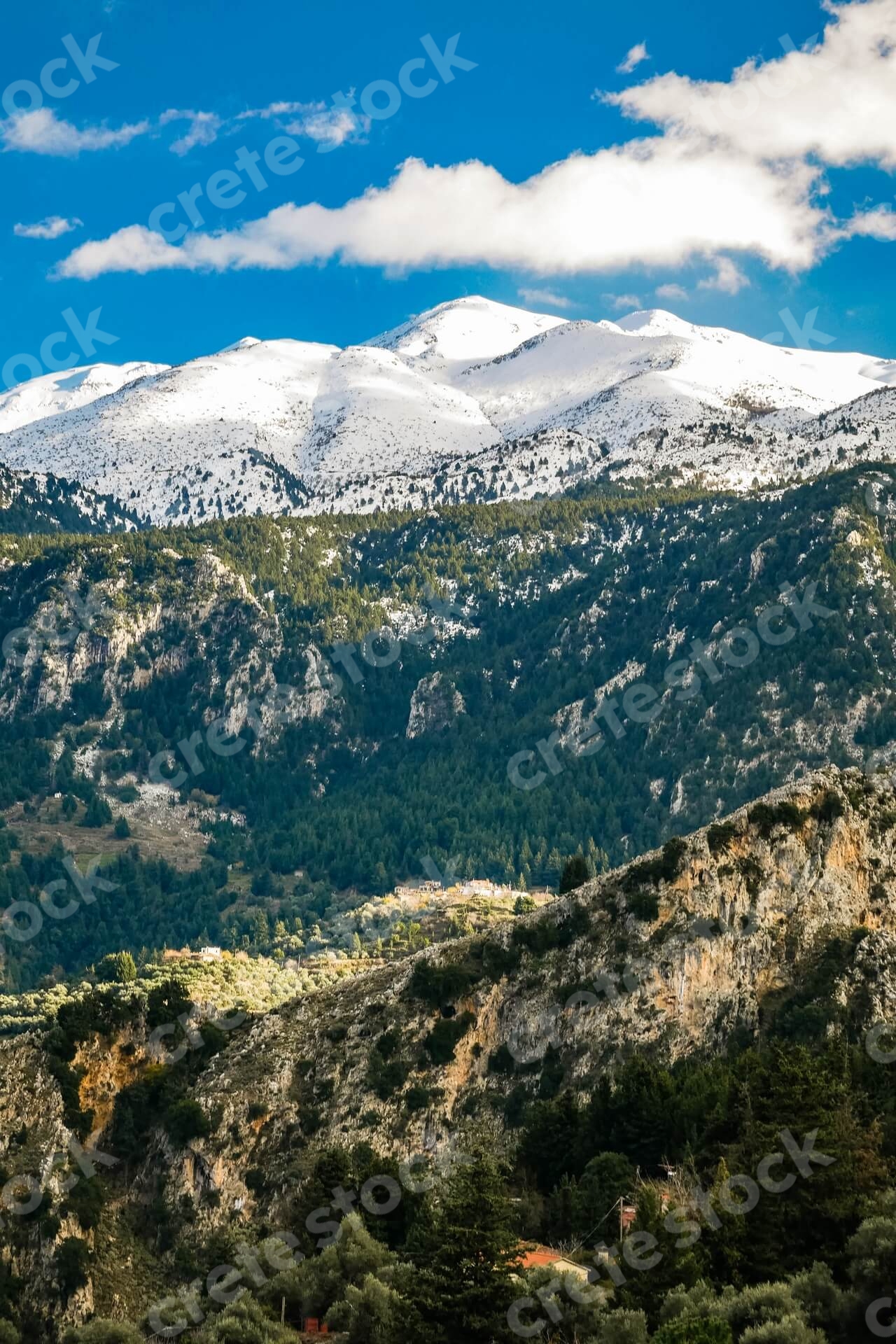 white-mountains-with-snow-in-chania