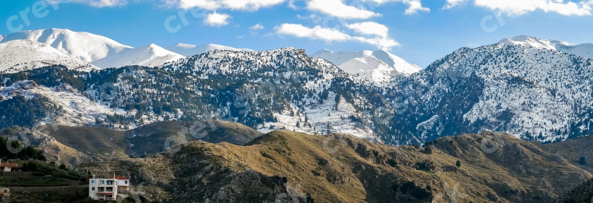 panorama-of-white-mountains-in-chania